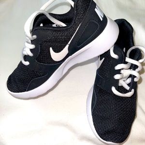 NWOT Nike Roshe Sz 12